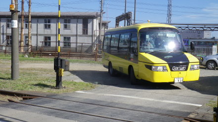 道路を走るDMV
