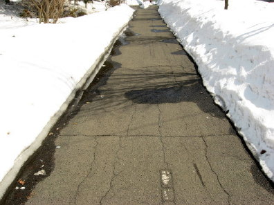 雪の残る白石サイクリングロード