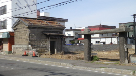 石倉と門柱
