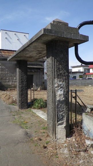 石倉と門柱