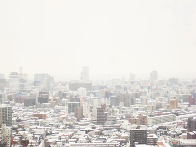 降雪時の札幌の街並み