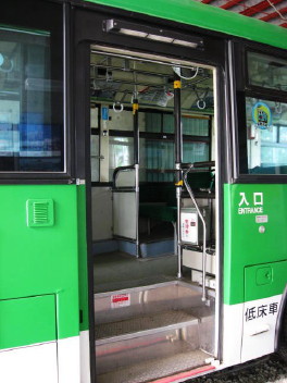 黄緑色の旧札幌市営バス: C つうしん