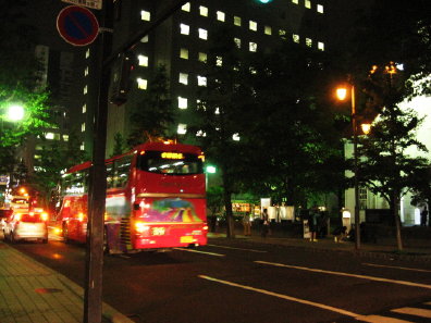 夜の時計台前
